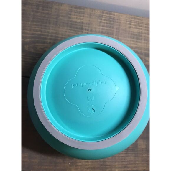 Pampered Chef Aqua Blue Mixing Bowl W/Handle No Slip Bottom Dishwasher Safe - Picture 5 of 5